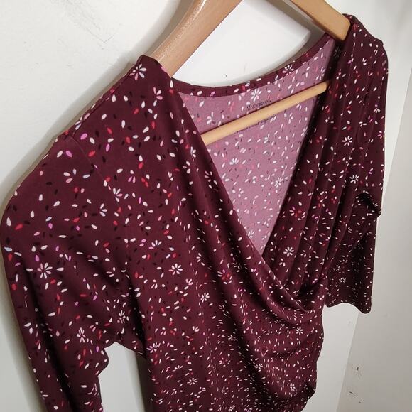 Motherhood Maternity 3/4 Sleeve Floral Faux Wrap Top in Burgundy Size Small - Picture 3 of 6